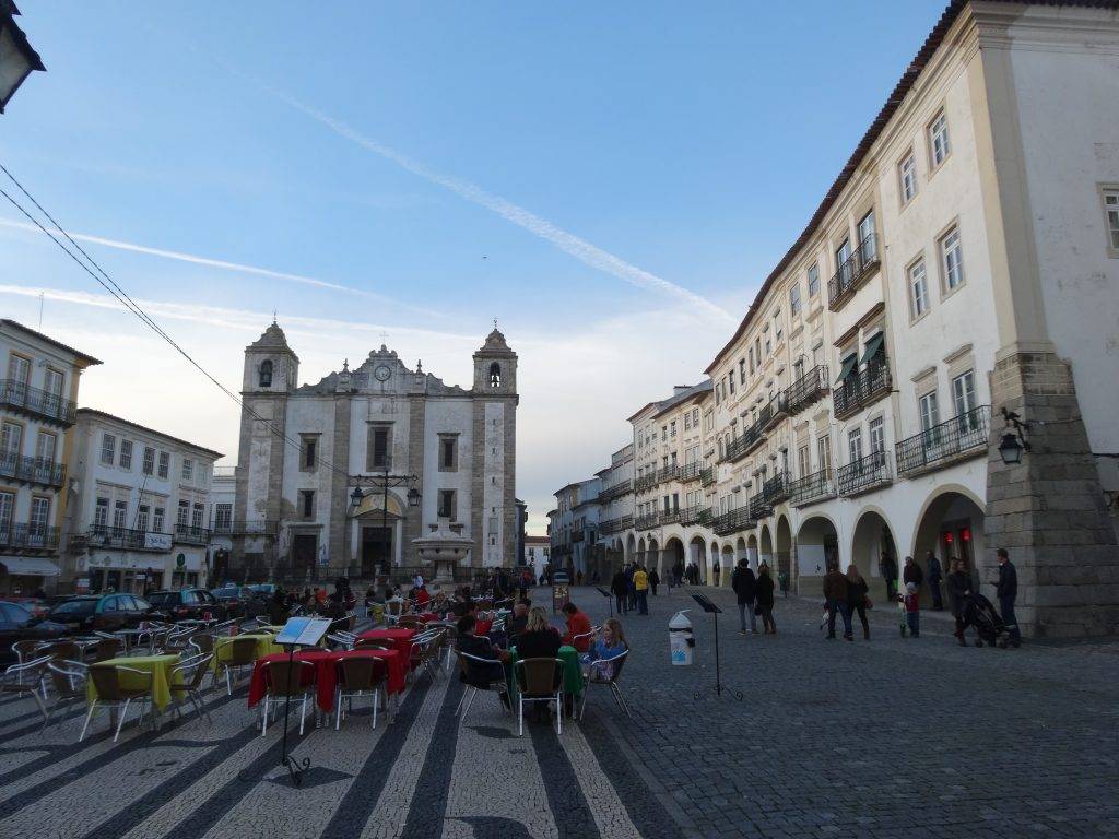 Évora